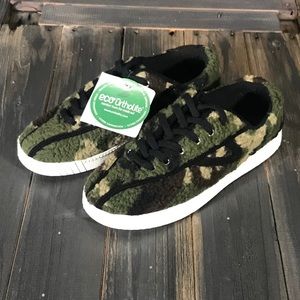 $90 Women’s Tretorn Nylite18 Plus Sneaker camo
